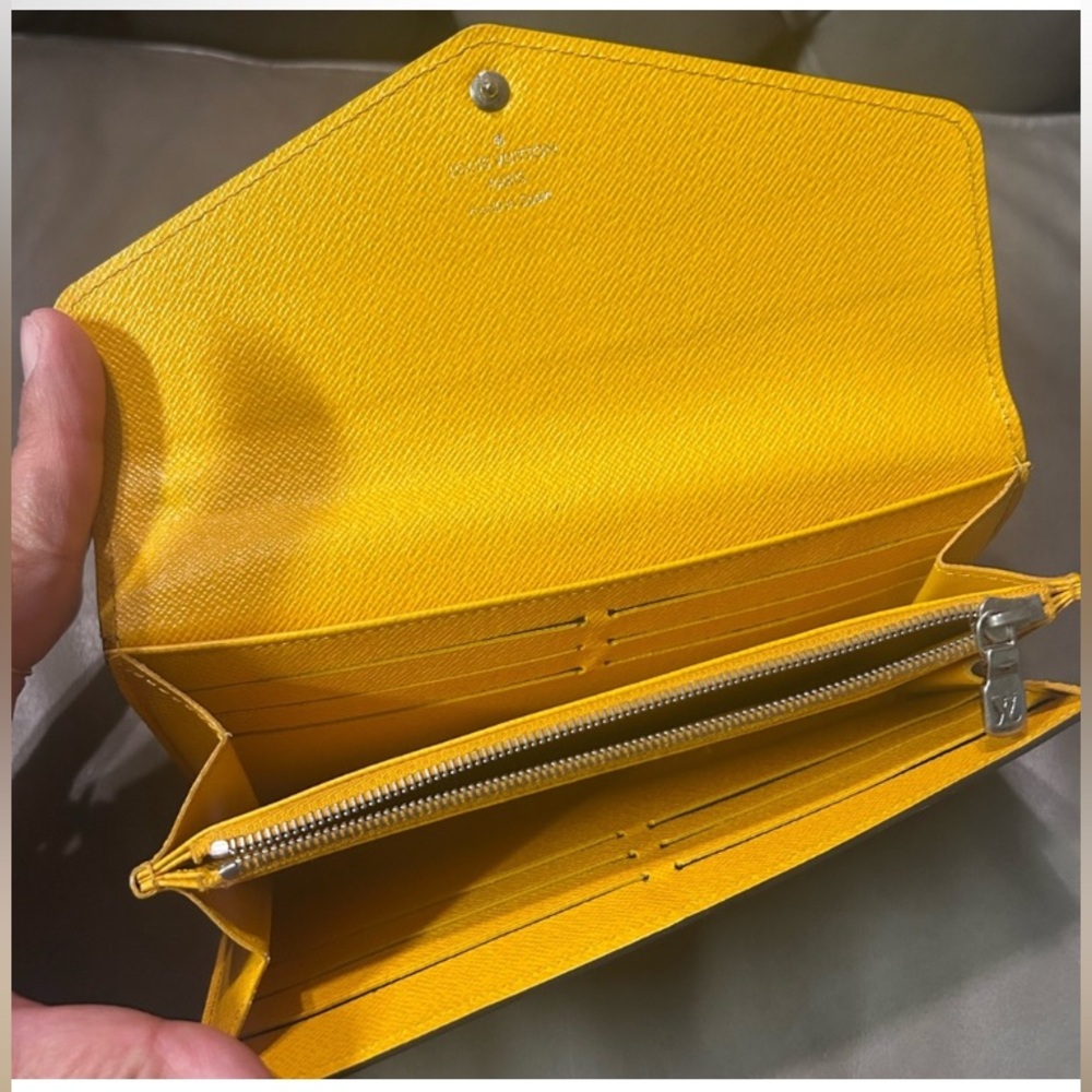 Louis Vuitton™ Yellow Wallet | Vintage - Picture 7 of 11